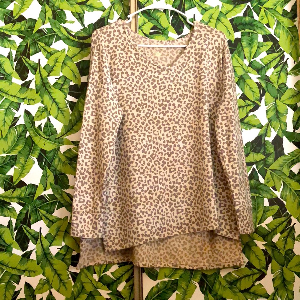 Long Sleeve shirt with leopard print.